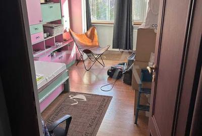 Apartament cu 3 camere semidecomandat, mobilat în Matei Voievod