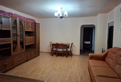 Apartament cu 2 camere semidecomandat, mobilat în Bucovina