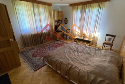 Vila de vanzare, teren 3100 mp, 7 camere, 6 grupuri sanitare, 3 CT, an 1997 - 24