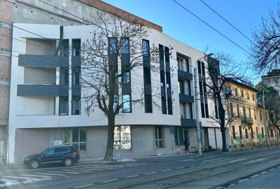 Spatiu comercial de închiriat // Clădire birouri // Bd. Ferdinand 1 - 2