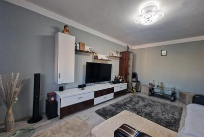 Apartament cu 3 camere decomandat în Sud