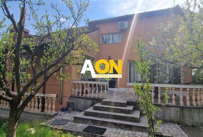 Casă individuală cu 5 camere în Cetate