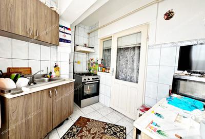 Apartament cu 2 camere decomandat, situat la etajul 3, Micro 14. - 4