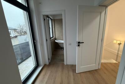 Casa 4 camere/ Curte/ Centrala/ Metrou 10 min - 12