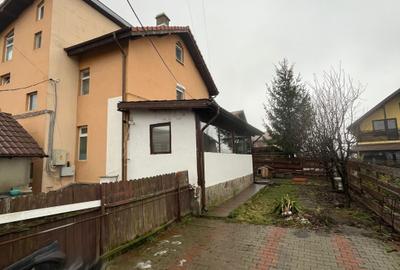 Casă cu 4 camere în Bucium