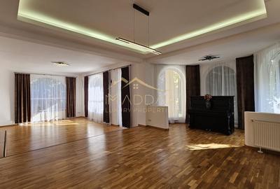 Casă individuală cu 7 camere în Central