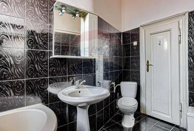 Apartament 4 camere spațioase,  curte,  zona Piata Catedralei - 19