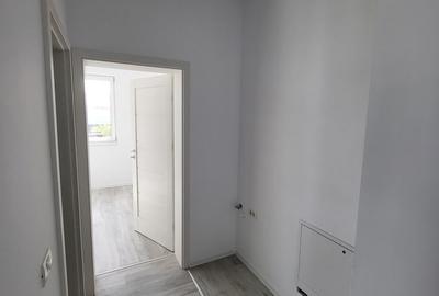Comision 0%.  3 camere. Nou. etaj 1. Girocului - langa Profi str. Neptun. - 3