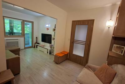 Apartament cu 2 camere semidecomandat, mobilat în Podu Roș