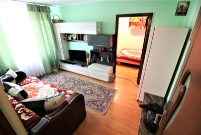 Apartament cu 3 camere semidecomandat în Micro 19