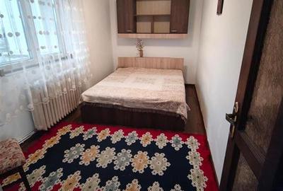 Apartament cu 3 camere decomandat, mobilat în Nicolina