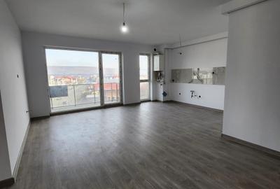Apartament cu 3 camere semidecomandat în Florești