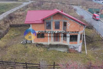 Vila la rosu  + teren 500 mp de vanzare – Zona Fermelor - 1