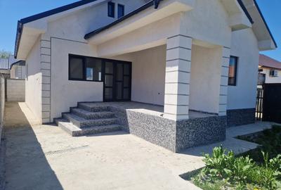Casă cu 3 camere în Năvodari