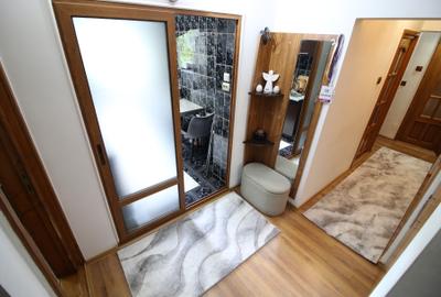 Apartament cu 3 camere decomandat în Siderurgiștilor