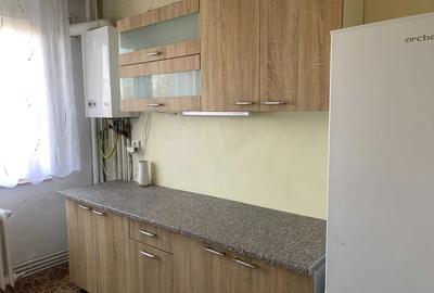 Apartament 2 camere, etajul 3/4, zona Podu Ros - 5