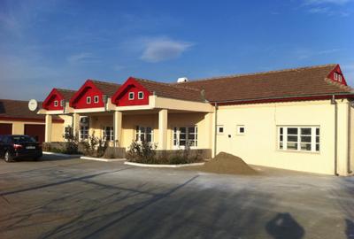 Ovidiu- teren intravilan cu constructii/ 4500mp /posibilitate parcelare - 4