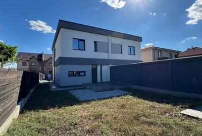 Casă cu 5 camere în Corbeanca