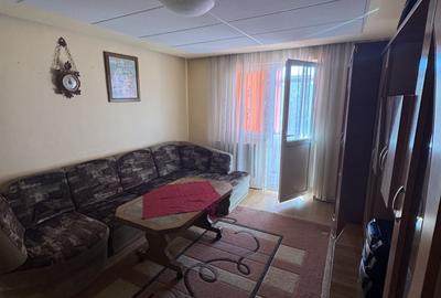 Apartament cu 3 camere decomandat, mobilat în Vasile Aaron