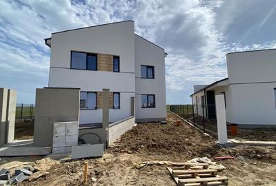 Duplex cu 5 camere în Moșnița Nouă