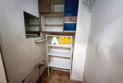 De vanzare apartament 3 camere, etaj 1, Cetate - 12