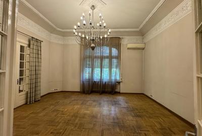 Vila cu arhitectura spectaculoasa Dacia - 8