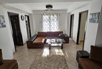 Apartament cu 3 camere decomandat, mobilat în Mamaia-Sat