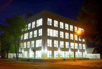 Spatiu birouri de inchiriat -  1/2 din etajul 1 + locuri de parcare - 2