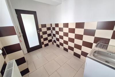 Parter bloc nou - Ideal birou, cabinet sau locuinta - Calea Moinesti - 4