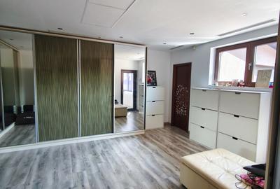 Vila in zona Cantemir, in zona de case, intre Pta Unirii si Tineretului. Proprie - 10