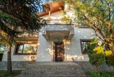 De vanzare casă  5 camere - 1