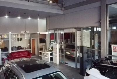 OPORTUNITATE Locatie imobiliara cu doua showroomuri functionale si ultradotate - 8
