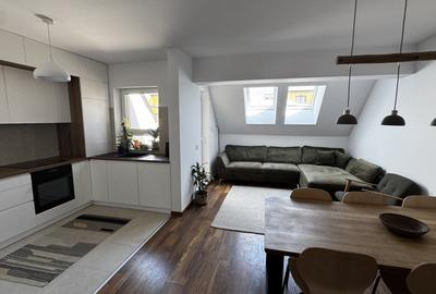 Apartament cu 4 camere semidecomandat, mobilat în Tractorul