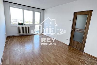 Apartament 2 camere,bloc cu lift, Str. Oștirii/Mihai Viteazul/N.Iorga - 1