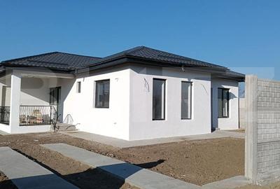 Casa parter, teren 400 mp, cartier Cernele - 1