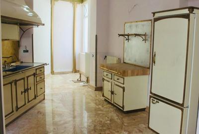 Vila istorica de vanzare in zona *Unirii* | 21 camere | curte, garaj - 14