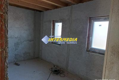 Casa noua de vanzare in Alba Iulia cu 4 camere semifinisata cu apa gaz curent - 2