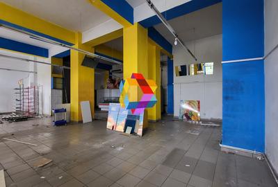 Spatiu comercial - 200 mp - 4
