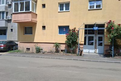 Proprietar,vând apartament cu 3 camere - 2