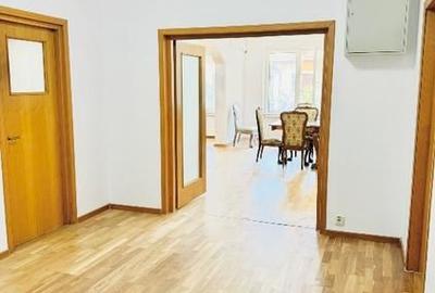 Proprietate spatioasa si versatila, formata din hochparter inalt si demisol - 8