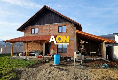 Casă individuală cu 5 camere în Micești