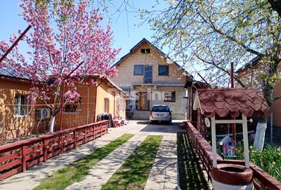 Imobil cu 2 constructii, anexe și 670 mp teren, utilități racordate, Bratasanca - 1