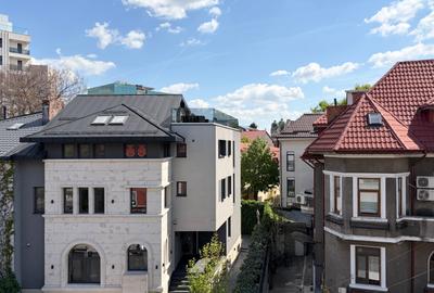 Apartament cu 3 camere semidecomandat în Cotroceni
