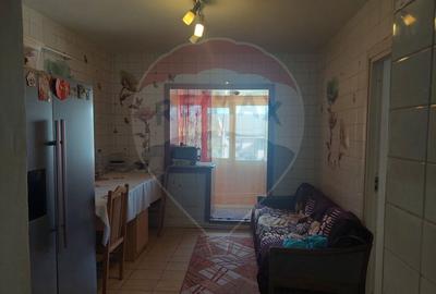 Apartament cu 4 camere decomandat de vânzare în Moinesti - 6