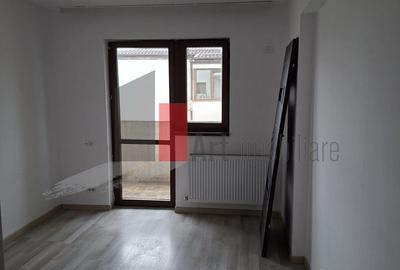 Apartament cu trei camere de vanzare-Metalurgiei-Aparatorii Patriei-cu centrala - 1