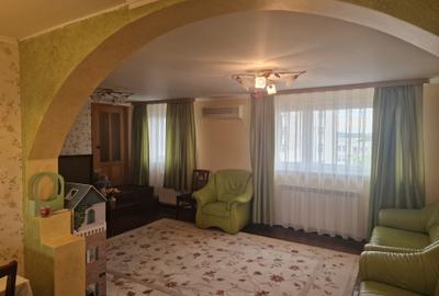 De Vanzare apartament 3 camere decomandate plus mansarda zona ultracentrala - 1