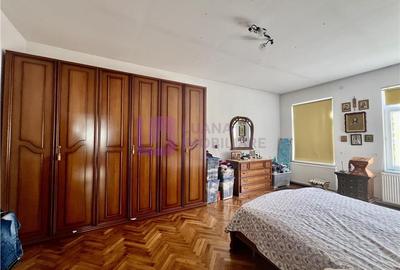 Casa de vanzare  | 2 constructii | 540 mp teren |  zona Lupeni | pivnita - 15