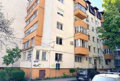 Apartament cu 4 camere nedecomandat în Girocului