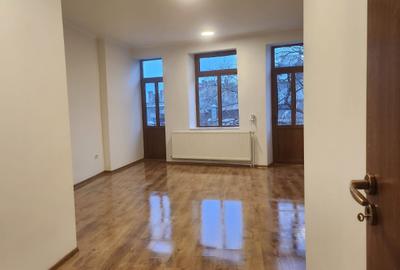 Spațiu comercial, 140 mp în P-ța Ovidiu