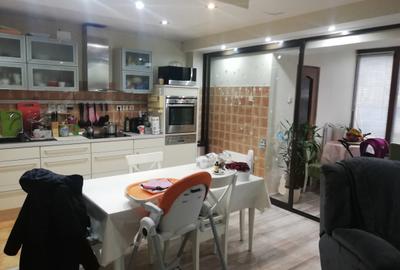 Vand apartament 3 camere amenajat - 2